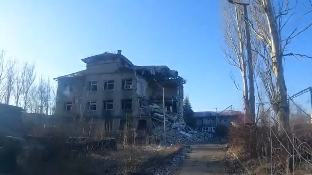 Загиблих вивозять з Авдіївки на поховання в інші громади, інколи сусіди ховають на подвір’ї — Барабаш