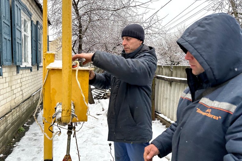 “Газ є, але і дрова в запасі”. На Донеччині у 60 населених пунктах немає газу: чому та як відновлюють мережі