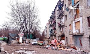 У Слов’янську продовжується демонтаж під’їзду п’ятиповерхівки (фото)