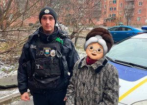 Патрульні у Слов’янську допомогли літній жінці