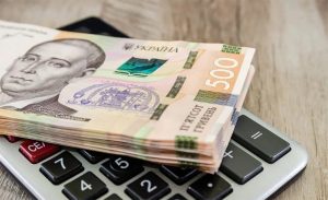 Скільки у 2022 році заробили начальники МВА на Донеччині: інфографіка