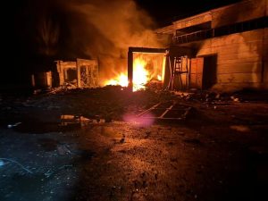 Вночі 6 січня російські війська завдали два удари по Покровську Донецької области. Пошкоджена адмінбудівля, автомобілі та гаражі