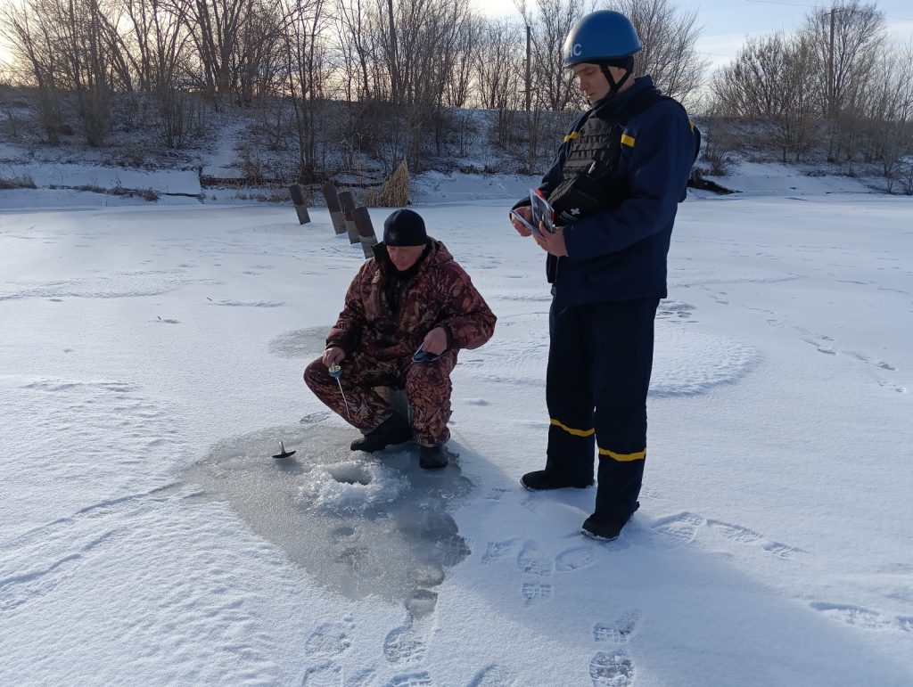 Мешканцям Краматорського району інспектори нагадали правила безпечної поведінки на льоду