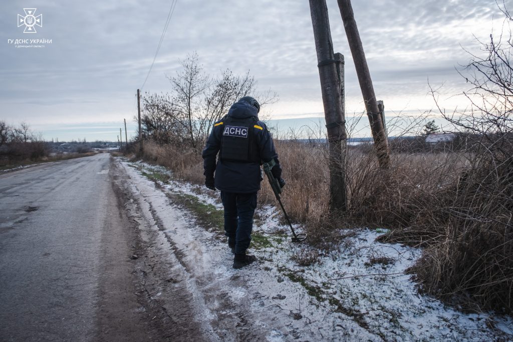 32 одиниці вибухонебезпечних предметів виявили піротехніки ДСНС на Донеччині за минулу добу