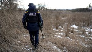 Зимове розмінування на Донеччині. Піротехніки ДСНС працюють лише по заявках: в чому причина