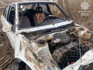 Водій з ознаками спʼяніння не впорався з керуванням та “вилетів” у кювет: патрульні склали на порушника адміністративні матеріали