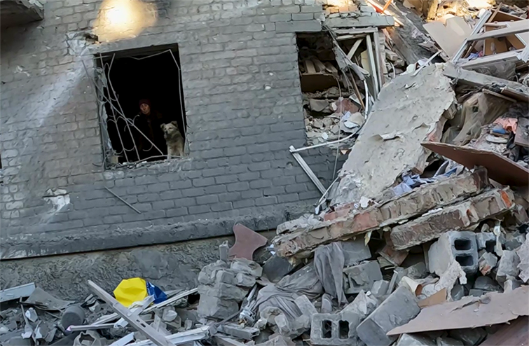 Погодилися їхати після поранень та прильоту фугасної авіабомби: «білі янголи» евакуювали п’ятьох жителів Авдіївки