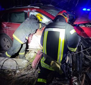 У Краматорську автомобіль врізався у дерево, водій не вижив