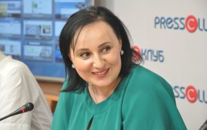 Выплаты переселенцам продлили на месяц, затем – только определенным категориям