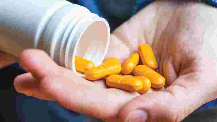 Кабмін дозволив возити нарковмісні ліки через кордон без рецептів