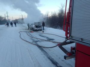 У Слов’янську посеред дороги спалахнув автомобіль