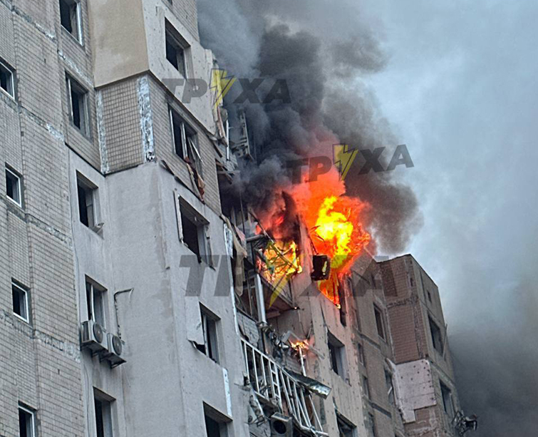 У Києві горять висотки, супермаркет, склади, кількість постраждалих зростає