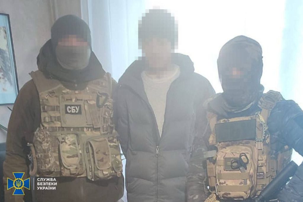 СБУ в Донецкой области задержала российского информатора, планировавшего взорвать себя в случае “провала”