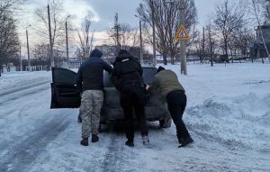 Що робити якщо потрапили у скрутне становище на дорозі