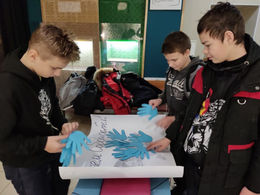 Для дітей у Святогірську організували круглий стіл: «Україна: шлях до Соборності»