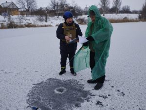 Рятувальники нагадали мешканцям громад правила безпечної поведінки на льоду