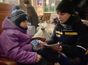 Триває евакуація цивільних мешканців Донеччини до Житомирщини: новий графік руху спецпоїздів