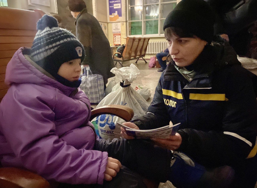 Триває евакуація цивільних мешканців Донеччини до Житомирщини: новий графік руху спецпоїздів