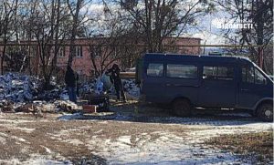 Там, де кілька років була небезпечна яма, тепер будують колодязь (фото)