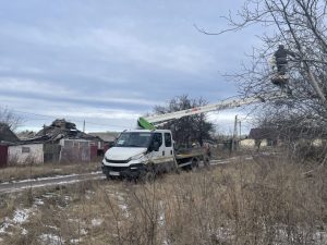 З 19 по 25 лютого фахівцям ДТЕК Донецькі електромережі вдалося з дозволу військових виконати низку ремонтів мереж та повернути електропостачання 32 населених пункти Донеччини. 31,7 тисяч родин знову мають доступ до електропостачання. Енергетики докладають