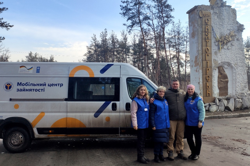 Мобільний центр зайнятості відвідав Святогірську громаду