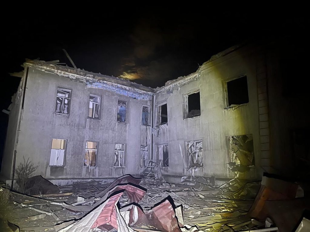 За добу на Днеччині пошкоджені школа, сільгоспідприємства, перебито лінію електропередач