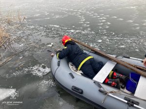 У Краматорську рятувальники вилучили з води тіло чоловіка