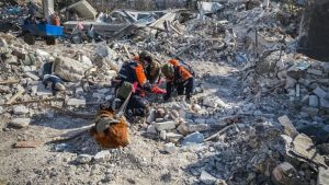 У Краматорську сьому добу шукають людину під завалами будівлі