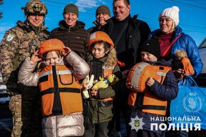 З Мар’їнської та Очеретинської громад евакуювали всіх дітей