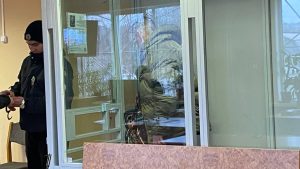 Суд над підозрюваним у наведенні ракети РФ на піцерію у Краматорську: що відомо