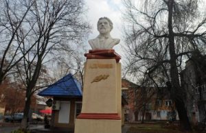 Чи демонтують погруддя Чехова у Слов’янську