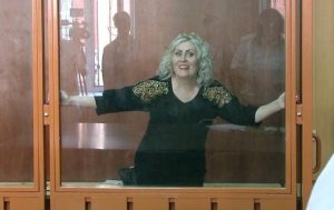 Невловима екс-мер Словʼянська: Нелю Штепу шукали за дев’ятьма адресами для примусового приводу до суду