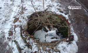 Відкриті люки у Слов’янську становлять небезпеку (фото)