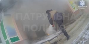 У Краматорську чоловік з ознаками психічного розладу підпалив крамницю