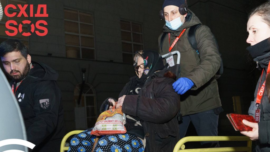 Маломобільних з Донеччини приймати відмовилися: На Закарпатті влада блокує евакуаці