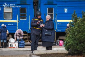 На Донеччині триває обов’язкова евакуація мирного населення