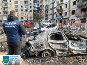 11 осіб поранено, серед яких підліток. росія вночі вдарила по Мирнограду (фото)