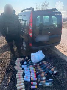 На Донеччины патрульні виявили близько 140 літрів забороненого алкоголю
