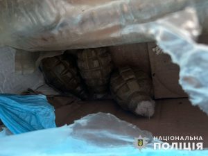 Поліція вилучила у мешканця Костянтинівки гранати та два гранатомети