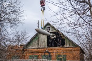 У Костянтинівці піротехніки ДСНС вилучили авіабомбу ФАБ-500, яка впала на горище житлового будинку та не розірвалась