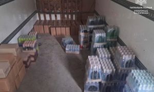 Більше тисячі літрів забороненого до реалізації алкоголю та цигарки без акцизу виявили патрульні у Краматорському районі