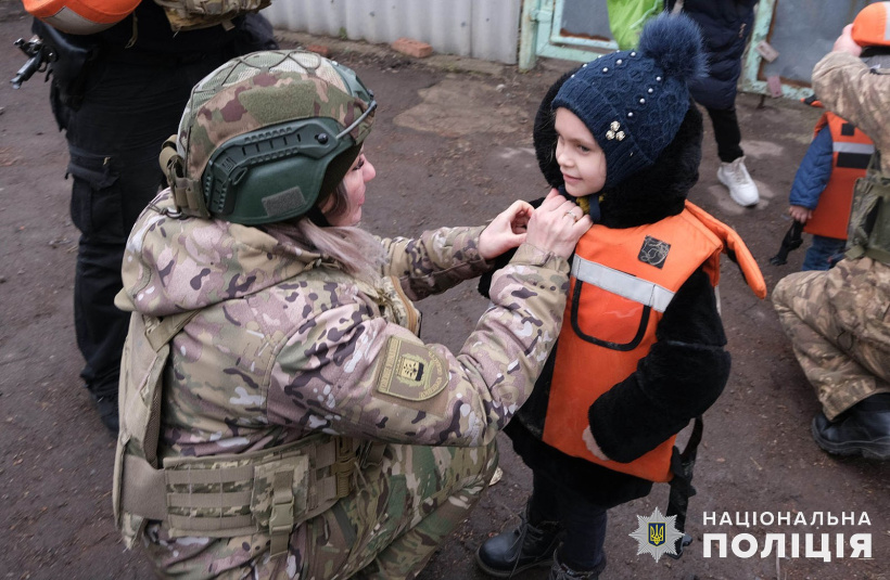 У прифронтових громадах Донеччини залишаються 3144 дитини