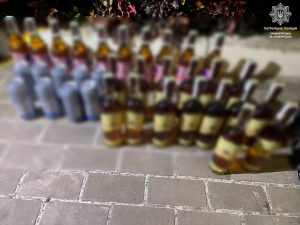 На залізничному вокзалі у Краматорську віявили двох жінок, які незаконно перевозили алкоголь