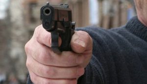 На Донеччині офіцер ЗСУ прострелив гомілку колезі й буде виплачувати 20% зарплати