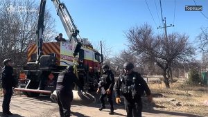 Торецьк: піротехніки ДСНС вилучили та знищили авіабомбу КАБ-500 (видео)