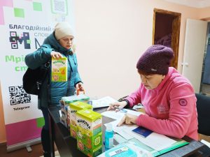 Родини з дітьми можуть отримати дитяче харчування, дорослі – випрати речі