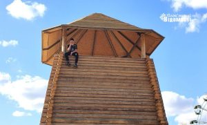 Високо сиджу: як підлітки використовують башту-новобудову у Слов’янську