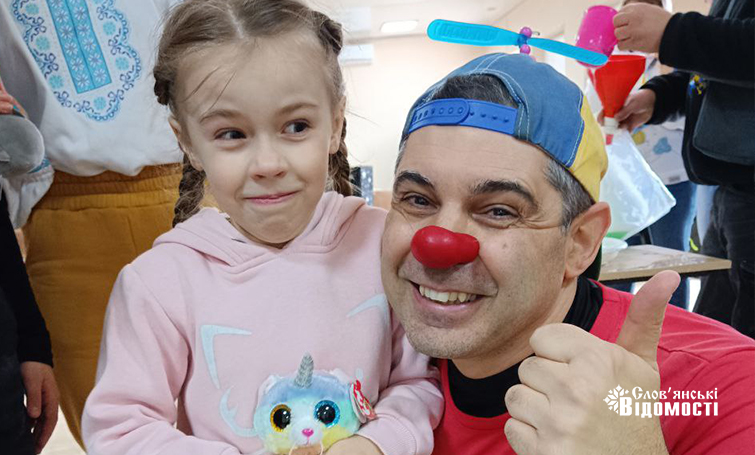 Італійський клоун Пімпа виступав для дітей у Святогірську (фото, відео)