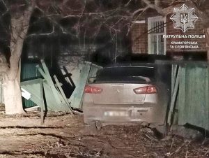 У Краматорську п’яна водійка врізалася у паркан