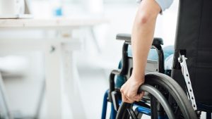 Робота без бар’єрів: роботодавці можуть отримати компенсацію за облаштування робочого місця для людини з інвалідністю